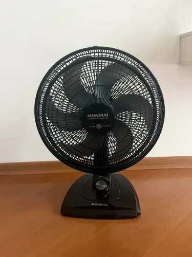 Ventilador de mesa Mondial Super Power 40 cm, 6 pás, preto