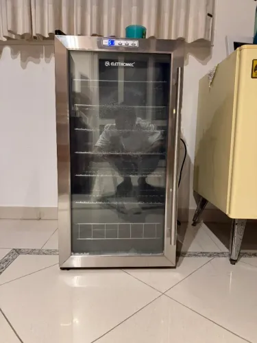 Cervejeira Frigobar Elettromec 88L Porta Vidro Inox 220V