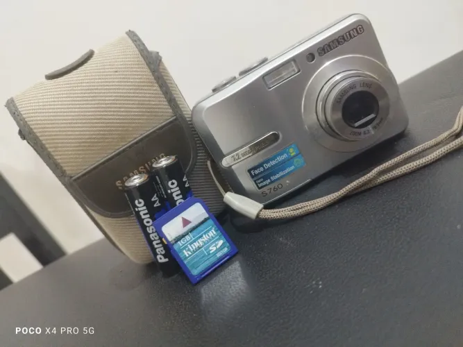 Samsung S760 prata com 7.2 megapixels + caixa original.Seminova!!!!