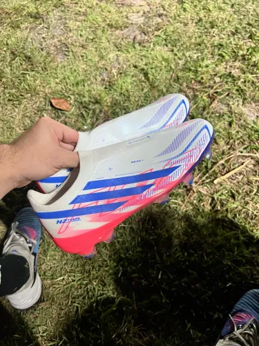 Vendo chuteira adidas 1linha tamanho 40, valor 400 usada apenas uma vez