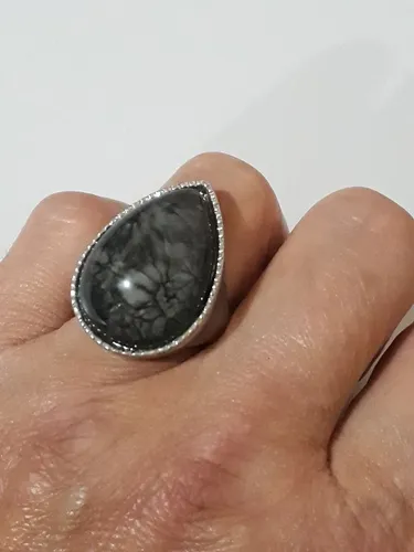 Anel lindo com esta pedra serve em dedo tam 20. Leia a descrição abaixo. 