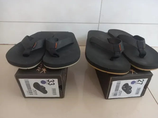 2 pares de chinelos infantis!
