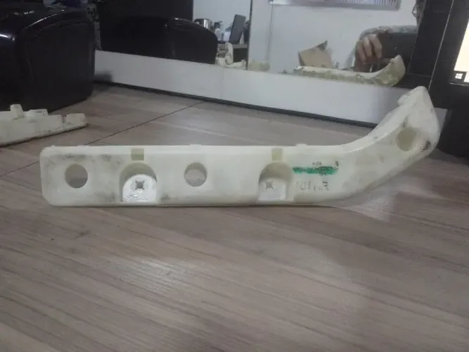 Guia Direita do Parachoque Traseiro Nissan Tiida 85226 EM30A