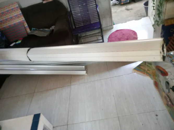 Vendo uma janela porta automática tudo funcionando perfeitamente