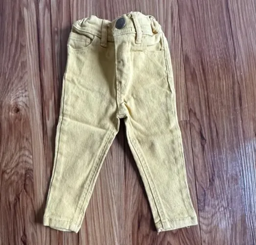 Calça Jeans Primark tamanho 6 a 9 meses importada (Desapego)