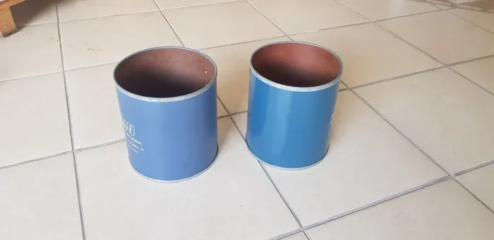 Lixeira com detalhe nas bordas de Metal Azul