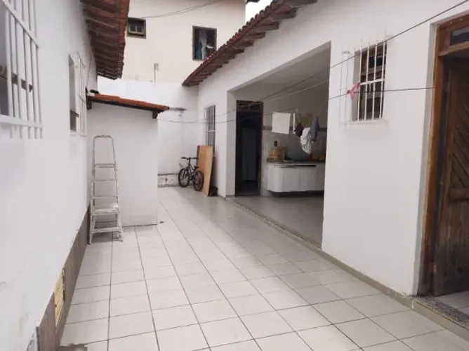 Casa à venda no Bairro Candeias em Conquista.