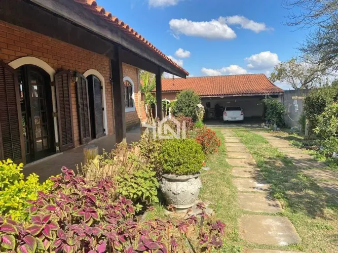 Casa à venda no condomínio Haras Bela Vista.