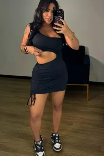 Vestido com recorte cintura uma manga curta alça preto e vermelho.m.