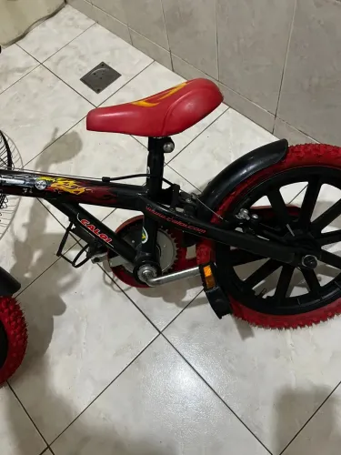 Bicicleta infantil hot wheels