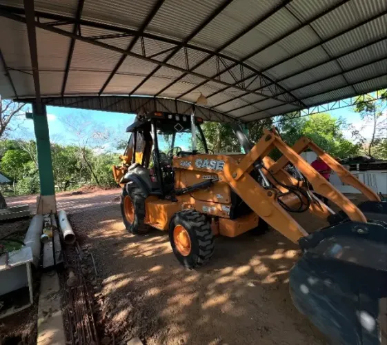 Retroescavadeira Case 580n 4x4 ano 2014