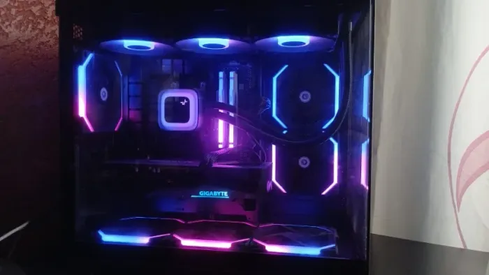 PC GAMER, NOVO, RYZEN 7 9800X3D - 32GB DDR5 - RX7600 GIGABYTE TRIPLO FAN