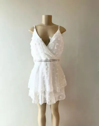 Vestido Branco com Detalhes Delicados