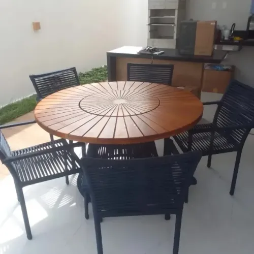 MESA PARA ÁREA EXTERNA COM PRATO GIRATÓRIO - 5 CADEIRAS COM BRAÇO
