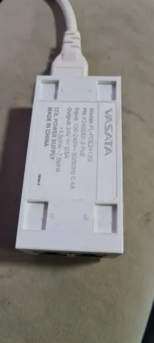 injetor PoE (Power over Ethernet) da marca VASATA, modelo PL-POE2412G. 