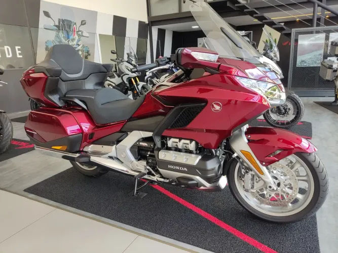 HONDA GL 1800 GOLD WING TOUR