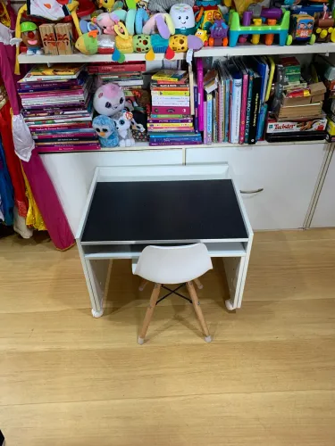 Mesa lousa com cadeira
