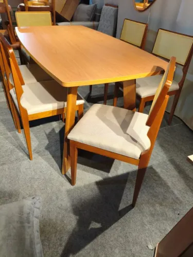 Mesa de jantar em madeira com 6 cadeiras 1,70 x 0,90m