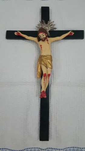 Crucifixo antigo de madeira 