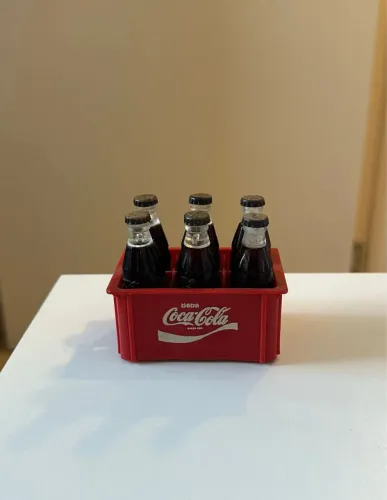 miniatura colecionável - coca cola - anos 80 - engradado com garrafas