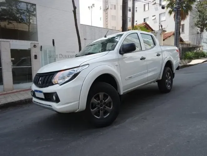 A + Nova de BH! Apenas 31.000 Km! Mitsubishi L200 Triton Sport 2.4 Tb Diesel 4x4! Part.