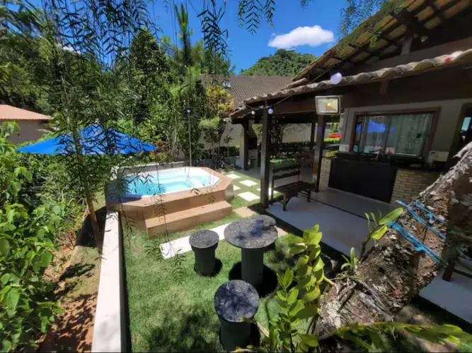 Casa mobiliada em condomínio lazer
