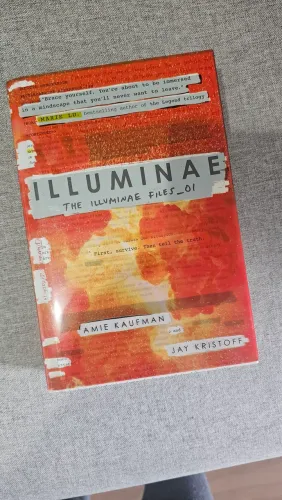 Vendo livro capa dura Illuminae