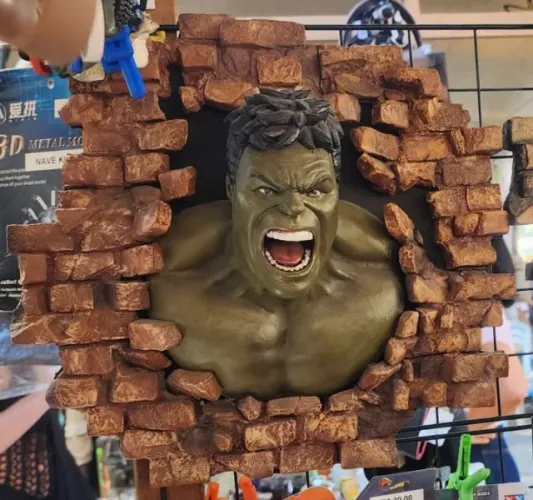 Quadro Hulk Em 3d Quebrando A Parede - Marvel 30cm