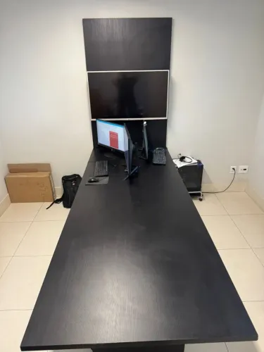 Mesa de Reunião + Painel - Ótimo Estado, Pequenos Defeitos