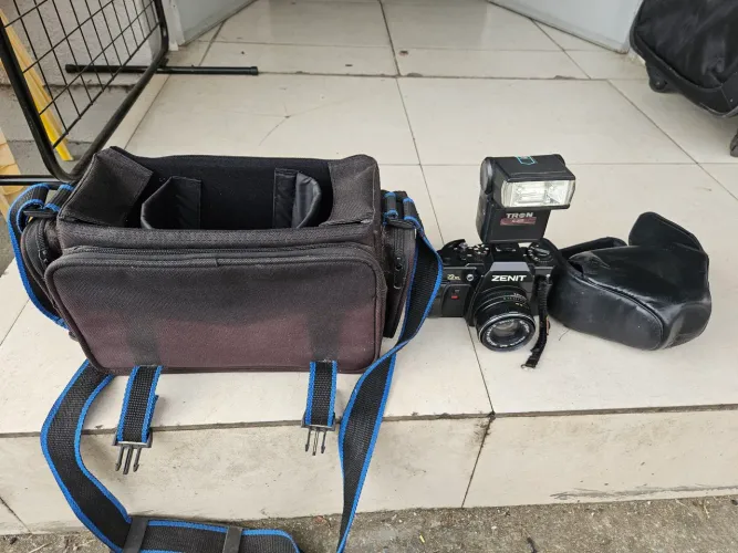 Câmera Zenit 12XL com Flash e Acessórios