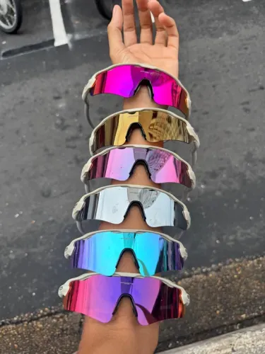 Óculos de sol Oakley - Diversas cores