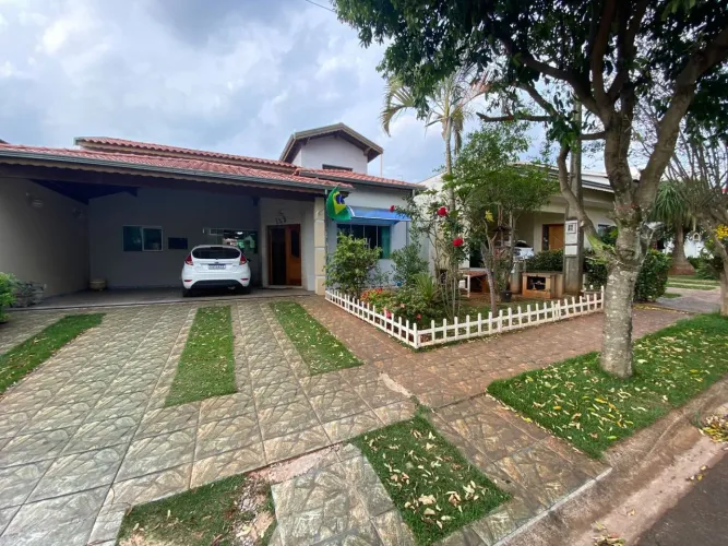 Casa à venda em Boituva (Vivendas do Parque) - 4 suítes, 4 vagas, piscina e varanda gourme