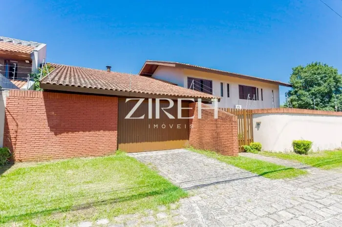 CASA À VENDA COM TERRENO GRANDE E PISCINA, NO SEMINÁRIO
