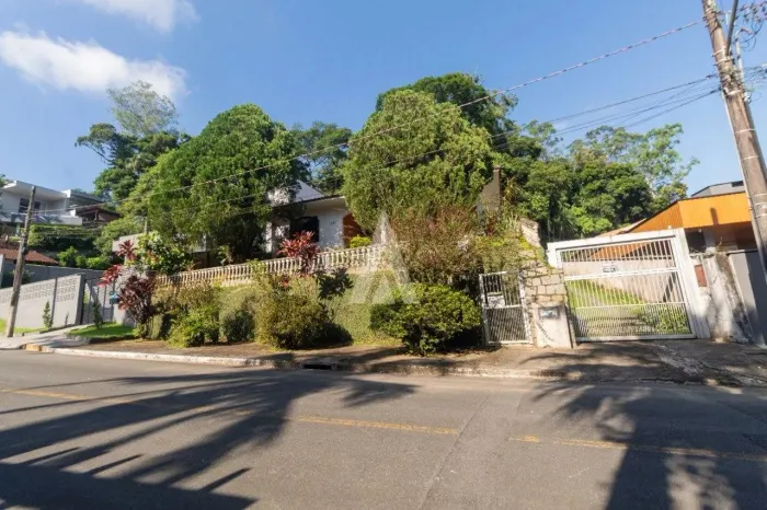 Casa em Condomínio com 1 suíte(s) mais 2 quarto(s) à venda no bairro SAGUACU em JOINVILLE,
