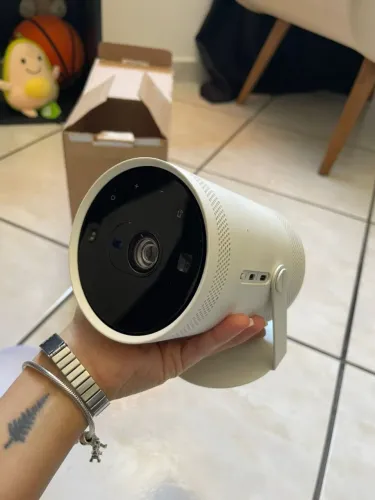 Projetor Samsung - The Freestyle - Seminovo, em perfeito estado.