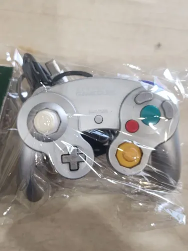 Controle de Game Cube prata usado