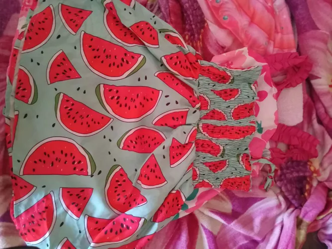 3 vestidos por 180 preço negociável ,60 reais cada