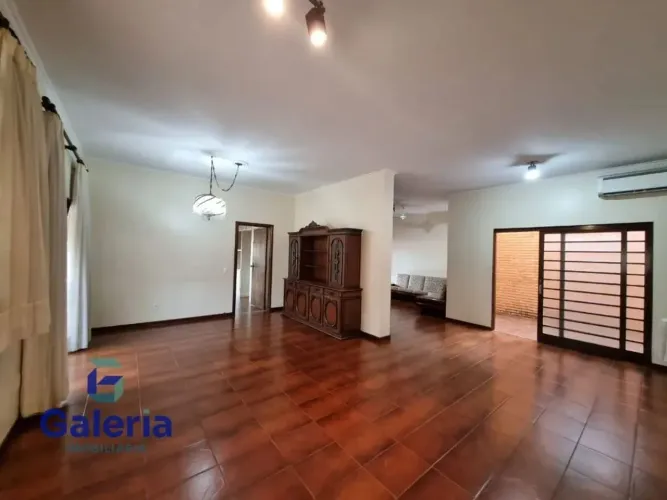Casa residencial com 3 quartos para alugar, 216m² - Jardim Irajá