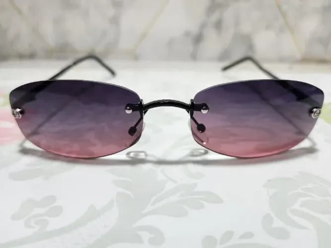 Óculos de sol lentes degradê vinho uv400