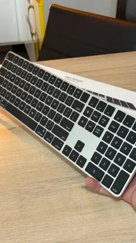 Magic Keyboard Teclado Numérico C/ Touch ID - Apenas 2 meses de uso! Loja física! Garantia