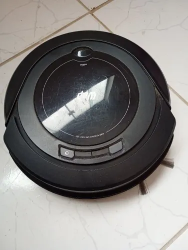 Robô aspirador Robot W90 varre aspira e passa pano 30w Wap cor preto 110V/220V