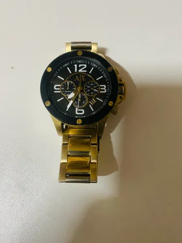 Relógio AX Dourado fundo Preto