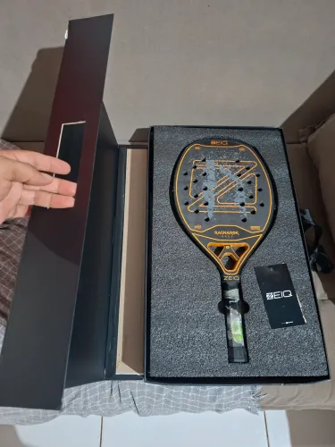 Raquete beach tennis ragnarok uruz 2026 carbono 18k semi nova.