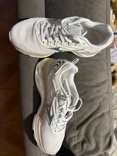 Tênis mizuno semi novo