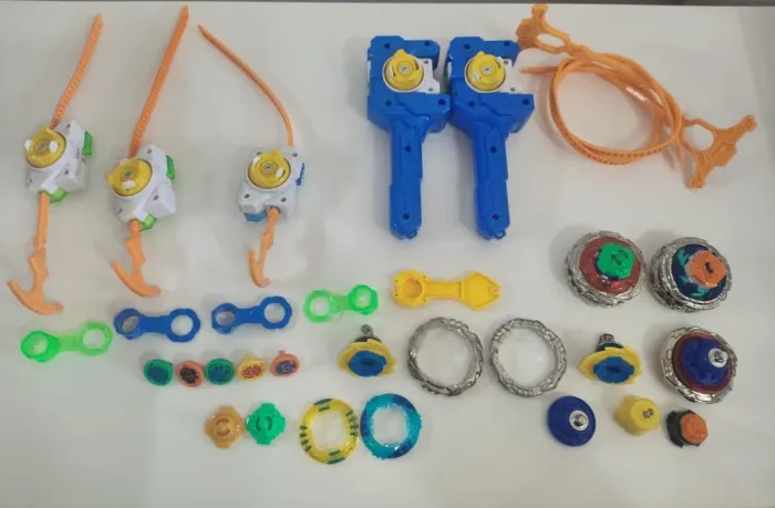 Lote beyblade Candide infinity nado - Ler anúncio
