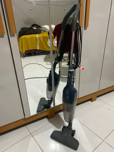Vendo 1 aspirador de pó Eletrolux portátil