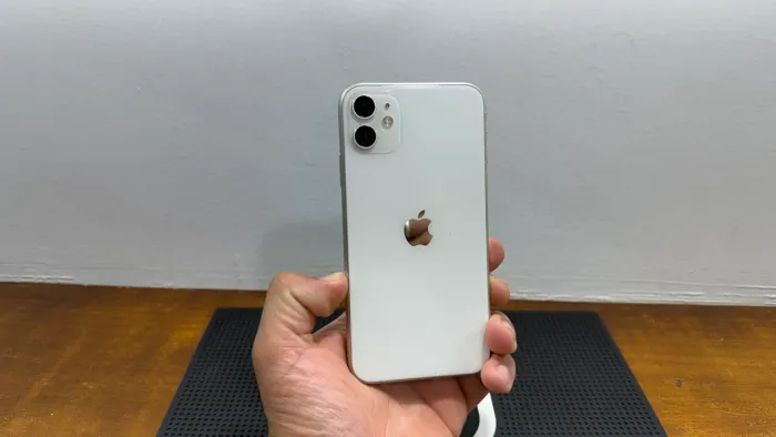 IPhone 11 128GB branco - semi novo