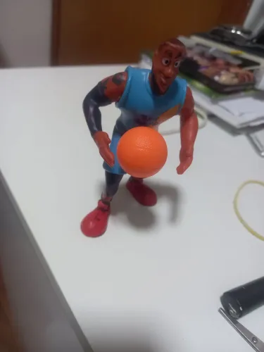 BONECO LEBRON JAMES MAC DONALDS 