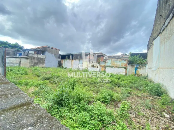 Terreno à venda, no bairro Macuco em Santos