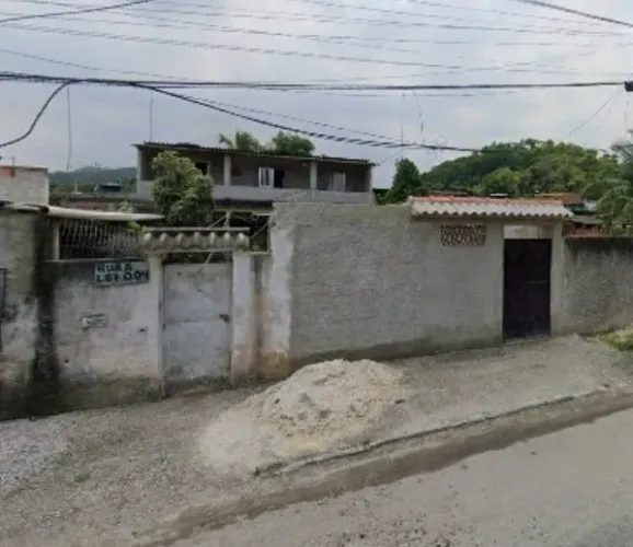 Duas casas em Magé, Rj.
